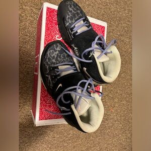 Kyrie 6 Asia: Size 9 M